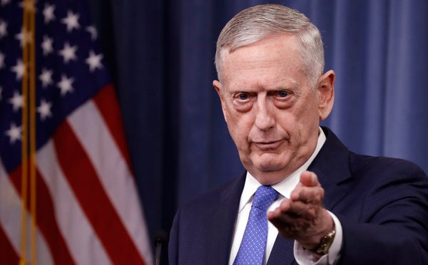 Глава Пентагона обвинил Россию в попытке ослабить авторитет США