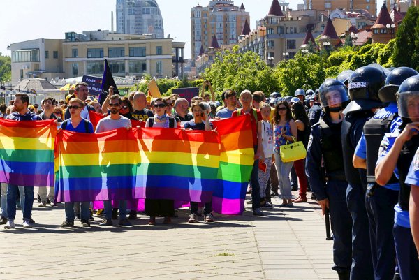 Экс-глава Харьковской области считает, что геи опустили неонацистов в Киеве
