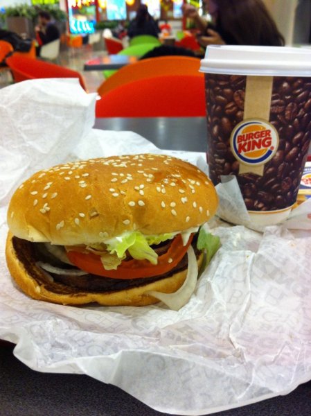 Burger King не будет платить женщинам, «залетевшим» от футболистов