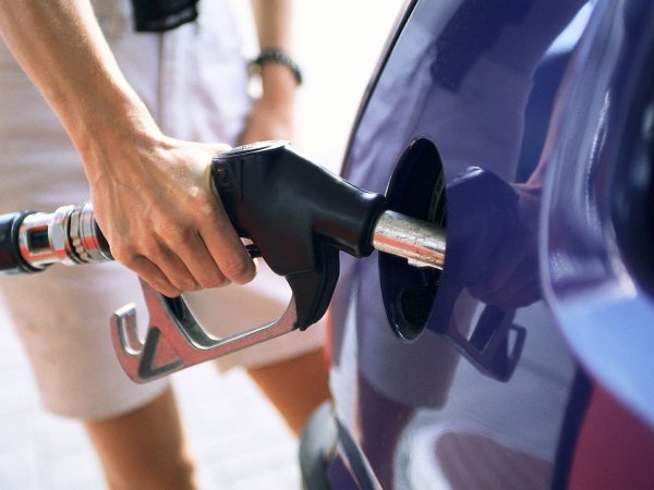 Казак рассказал про сдерживание цен на бензин в 2019 году