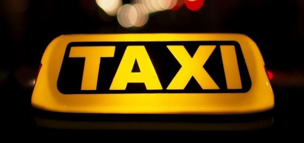 Таксист в Петербурге завез иностранку в аэропорт за 50 рублей, вместо 500