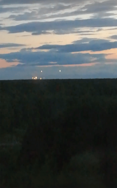 Жители Челябинска обсуждают таинственные огни в небе
