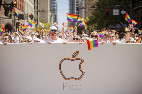 Apple поучаствовала в гей-параде
