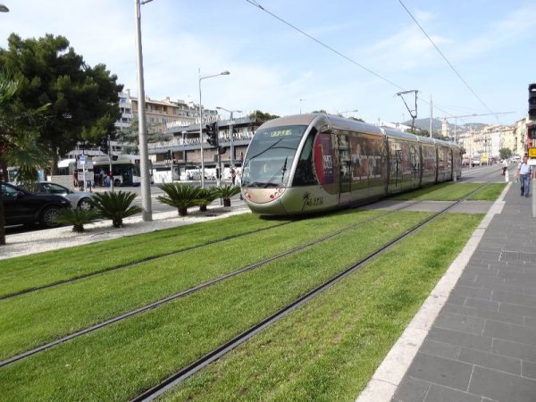 В Ницце запустили трамвай, заряжающийся на остановке менее, чем за 30 секунд