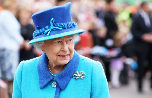 Королева Елизавета II отказалась от запланированной операции