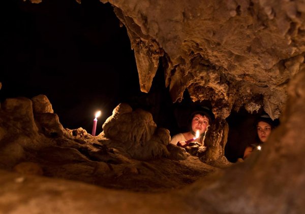 В Таиланде приостановили операцию по спасению детей из пещеры