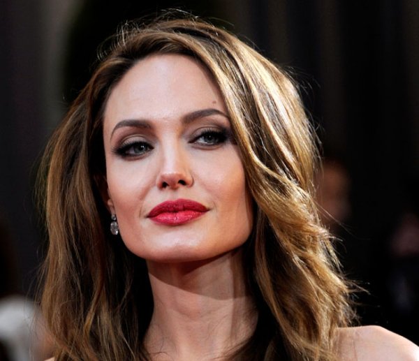 Кейт Миддлтон в гневе: Анджелина Джоли спровоцировала скандал в королевской семье