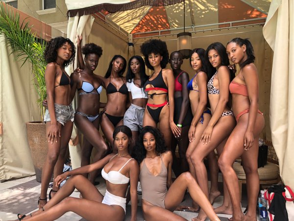 В США афроамериканскую модель выгнали с кастинга пляжной одежды