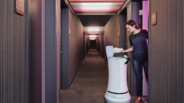 В китайских отелях появился робот-консьерж