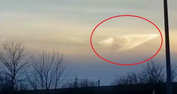 V-образный НЛО замаскировался в Торонто и напугал очевидцев
