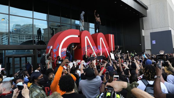 Штаб-квартира телеканала CNN в Атланте подверглась нападению протестующих
